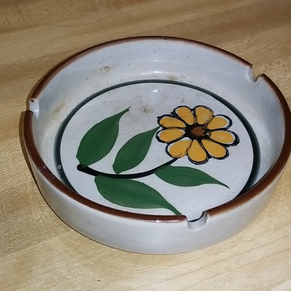 Vintage flower ashtray - Picture 3 of 8
